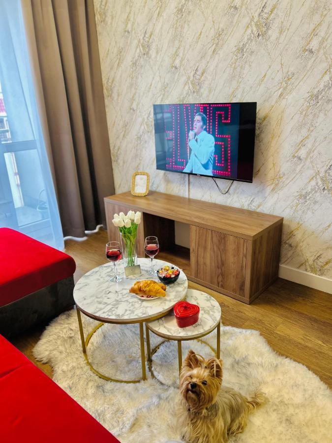 Downtown Apartments Presley Air-Conditioned เชชูฟ ภายนอก รูปภาพ